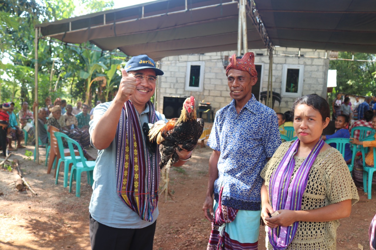 Jeriko Terus Perjuangkan Program Pro Rakyat, Bedah Rumah Warga Kurang Mampu di Kota Kupang 