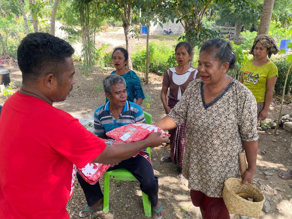  Yayasan MPPI Bagika Kaos NKRI Di Wilayah Perbatasan RI-RDTL Untuk Membangkitkan Rasa Nasionalisme Masyarakat 