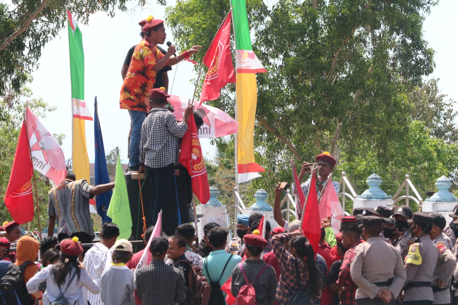 Mahasiswa Menggugat Jilid II Kembali Beraksi di Kantor DPRD TTU