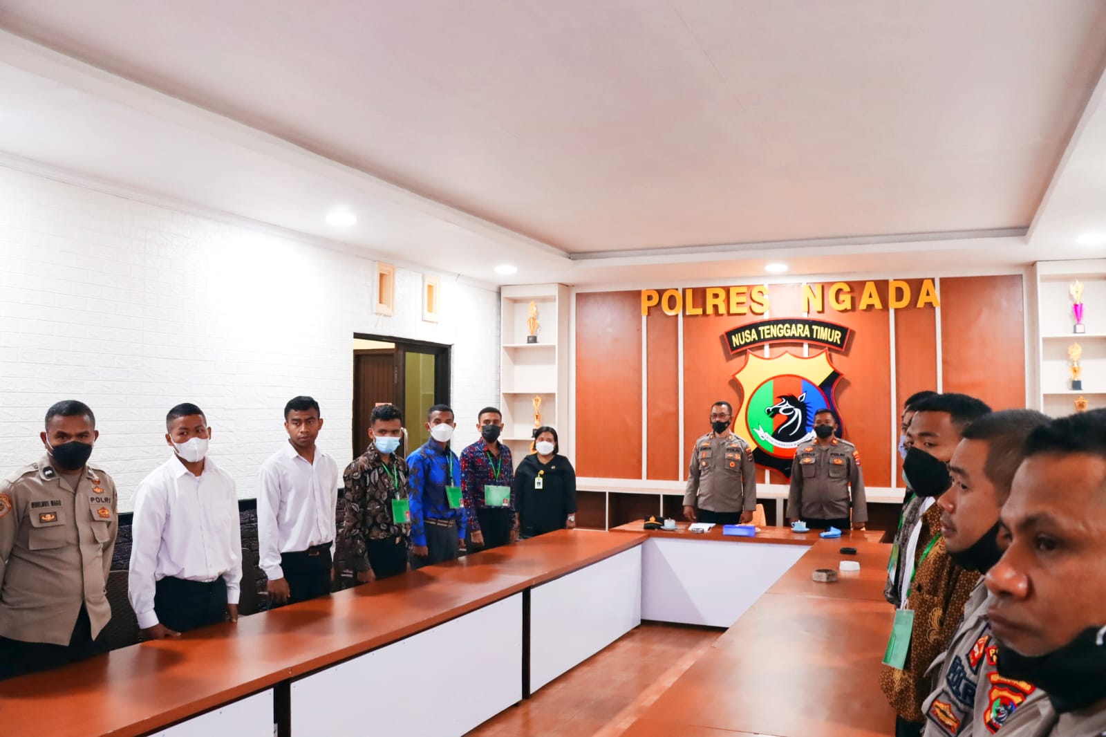Bagian SDM Polres Ngada, Lakukan Pengecekan Administrasi Calon Peserts Seleksi Tamtama Polri Gel. I Tahun 2023.
