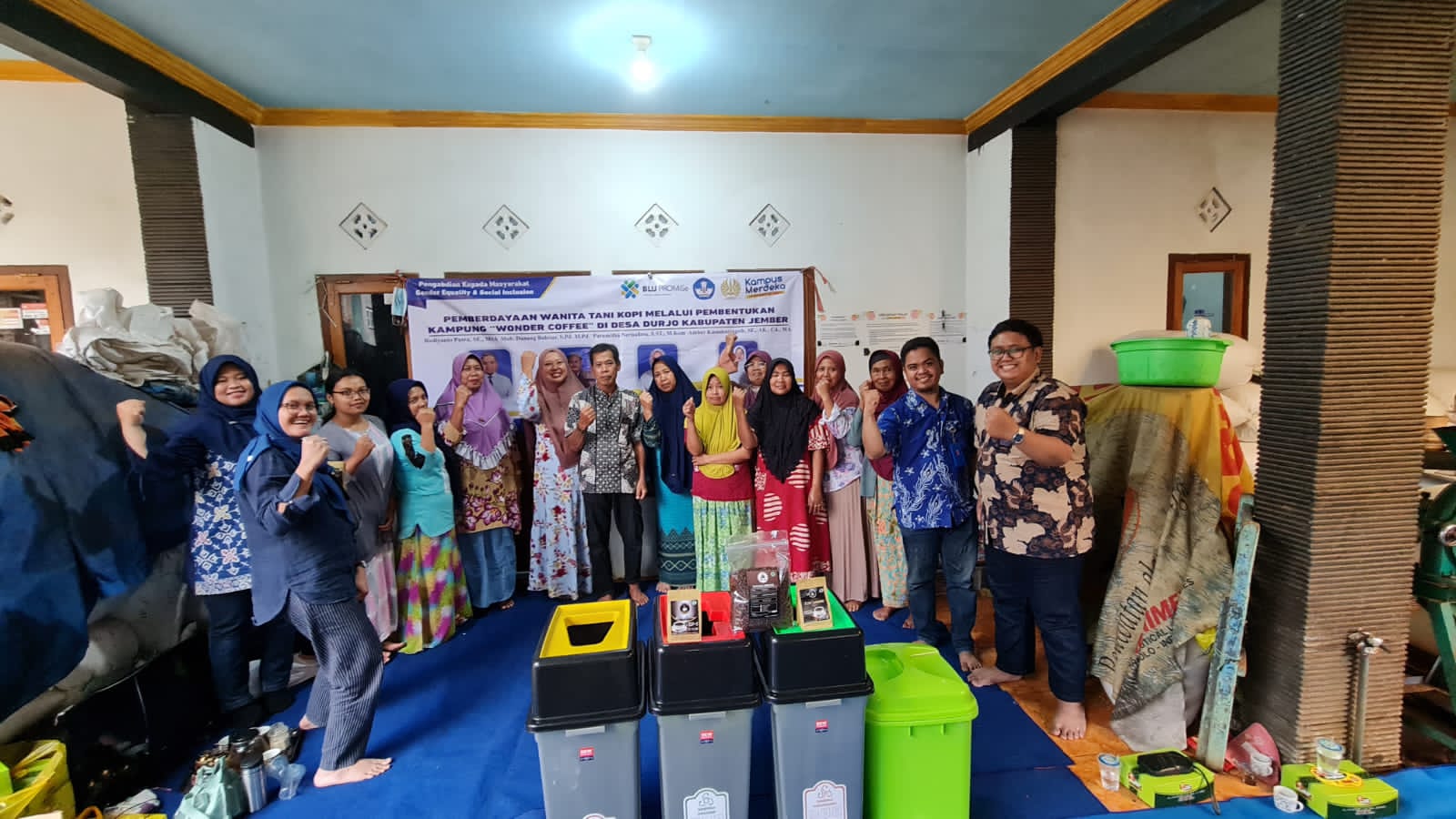 Dukung Kampung Wonder Coffee, Tim PKM  Unesa Beri Pelatihan kepada Wanita Tani Kopi di Jember.