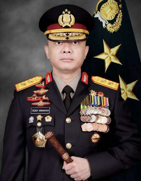 Kapolri Jenderal Listyo Sigit Prabowo Melantik Kapolda Jawa Timur Yang Baru.