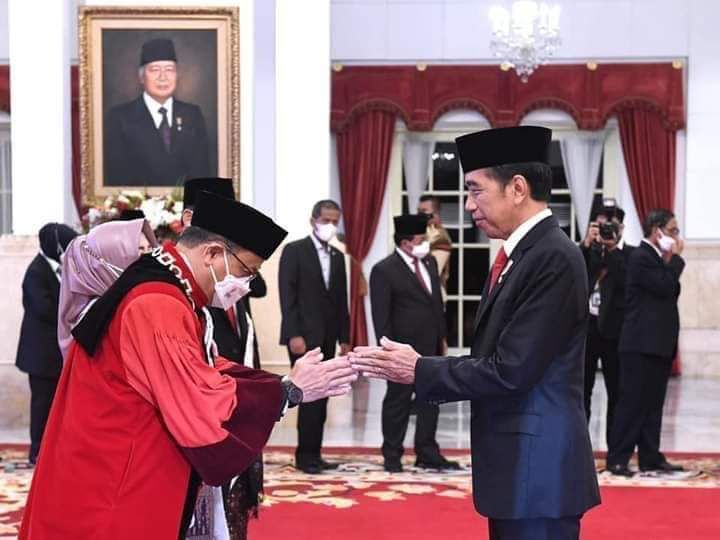 Presiden Saksikan Pengucapan Sumpah M. Guntur Hamzah Sebagai Hakim Konstitusi