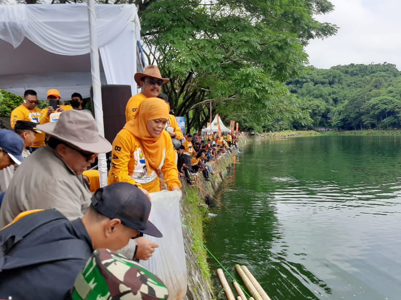 Kadiskan Kab. Sukabumi Lakukan Restocking Ribuan Benih Ikan di Sukaraja