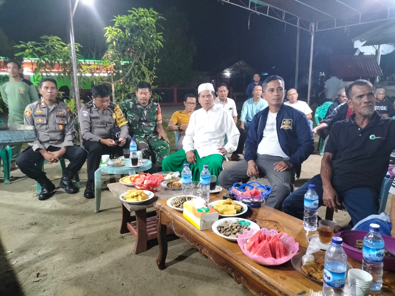 KAPOLRES MELALUI KASIKUM KAYONG UTARA TERUS GELORAKAN SOSLUKUM KE WARGA MASYARAKA