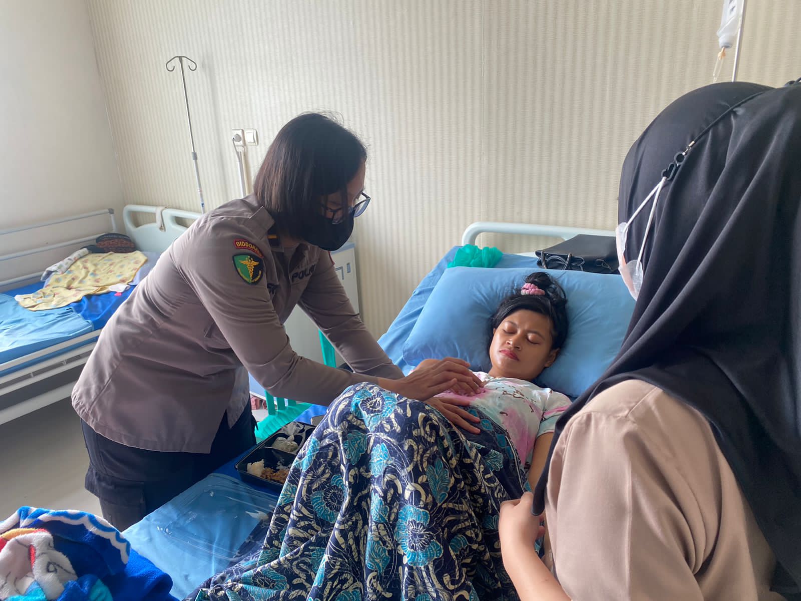 Tenaga Kesehatan Polri Lakukan Pemeriksaan Rutin Pasca Bencana Gempa Bumi Cianjur