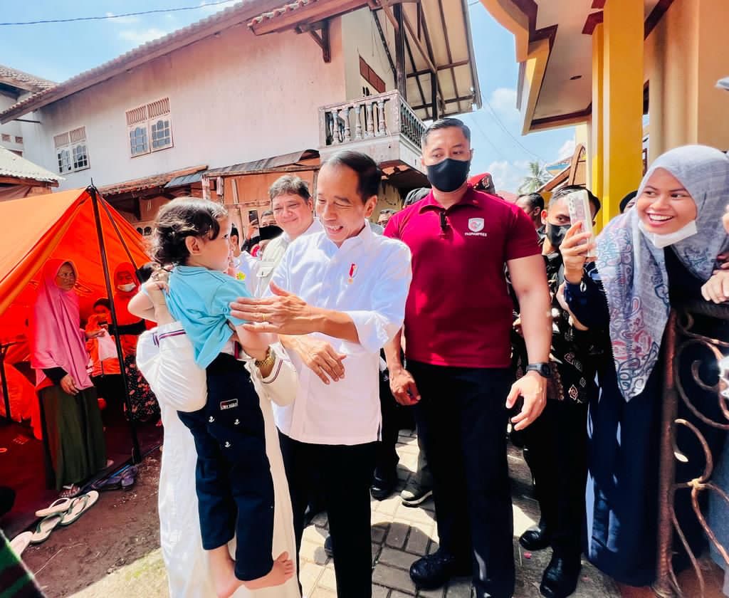 Presiden Kunjungi Cianjur, Pastikan Dimulainya Rekonstruksi dan Bantuan Jangkau Semua Korban