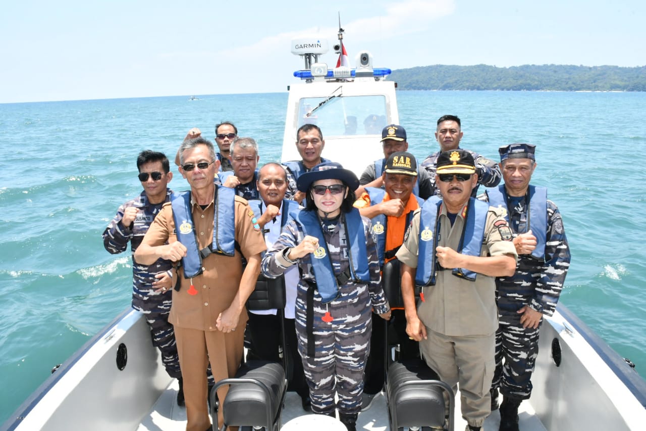 Sea Rider Rigid Bouyancy Boat 12 Meter Perkuat Pangkalan TNI AL Bandung