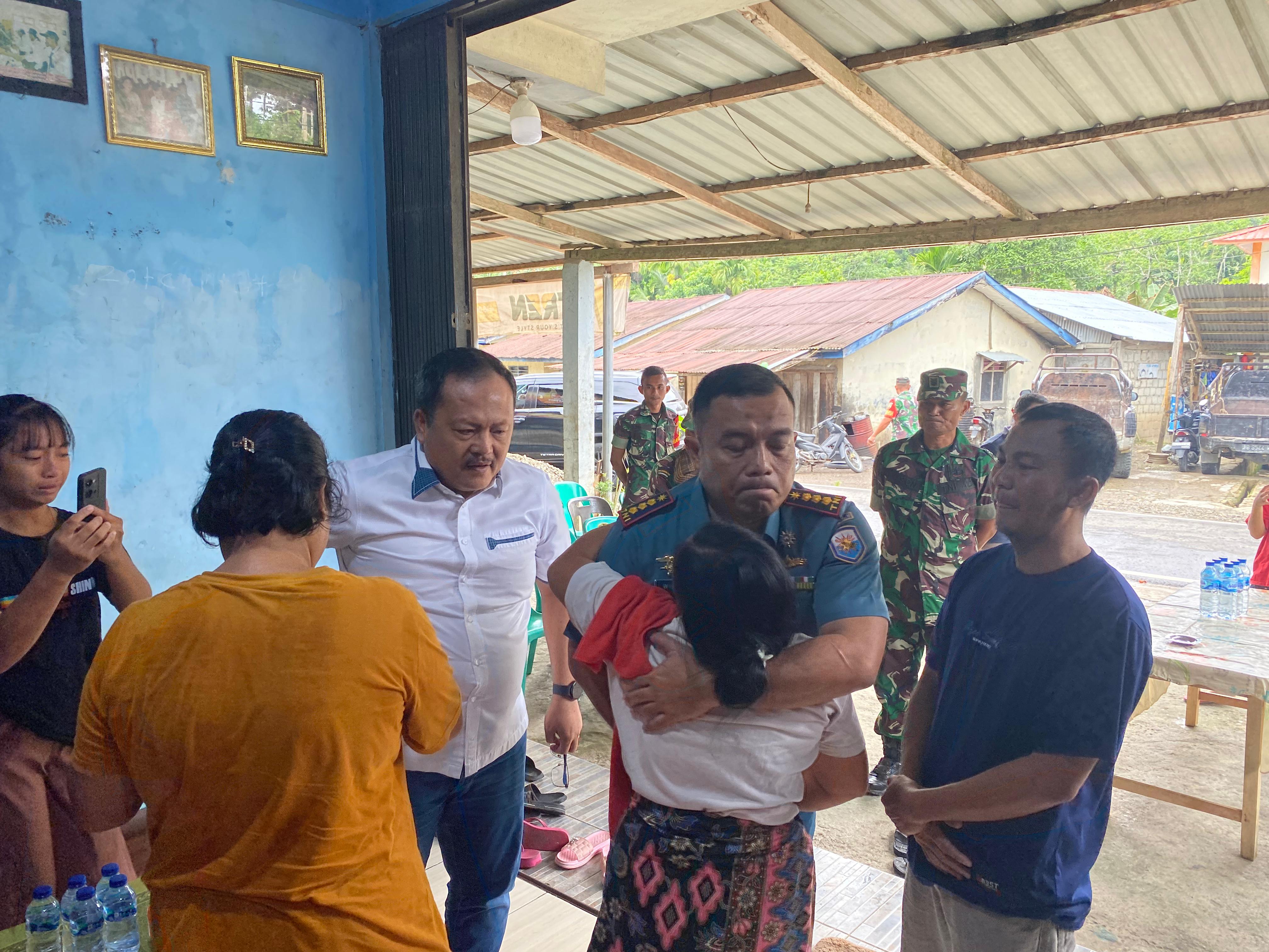 Usai Ungkap Kasus Pembunuhan Casis Bintara TNI AL, Danlanal Nias Silaturahmi Dan Sampaikan Turut Berduka Cita Kepada Keluarga