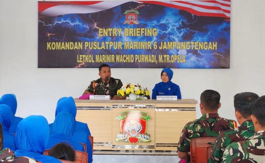 Danpuslatpurmar 6 Jampangtengah Pimpin Entry Briefing : Prajurit Perkuat Soliditas dan Profesionalisme