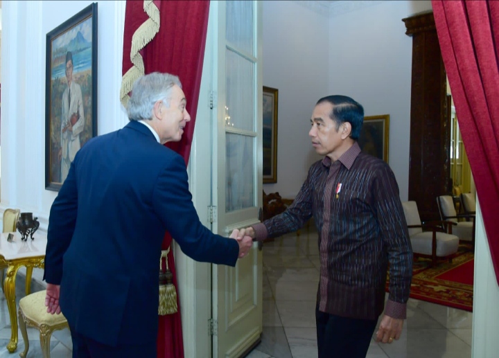 Presiden Jokowi Terima Tony Blair di Istana Merdeka