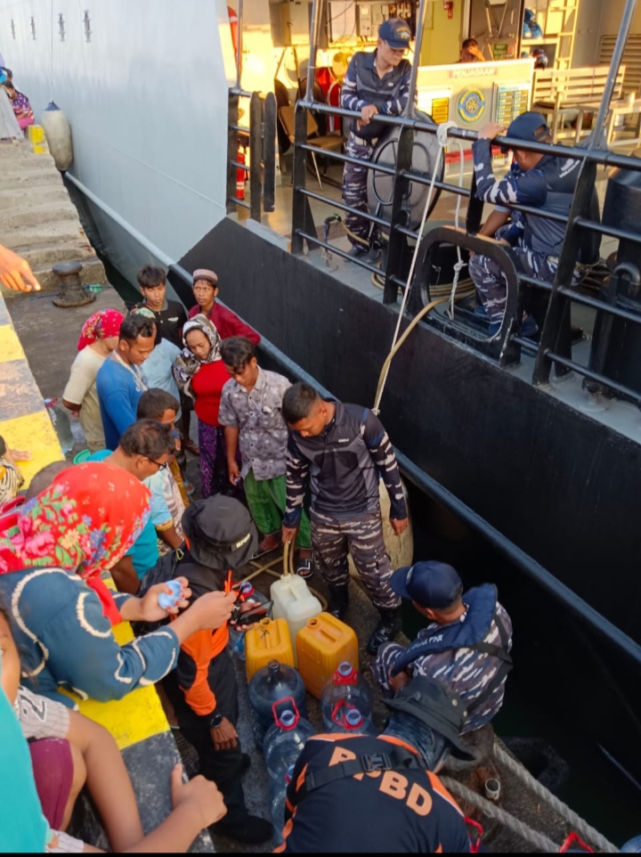 Bantuan Sosial Dari AAL Atasi Krisis Air di Gili Ketapang Probolinggo