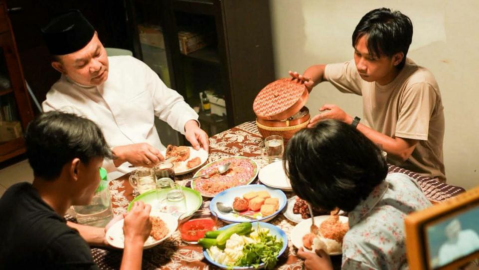 Tak Melulu Galau, Fajar Sadboy Tampil Religius di Lagu Ramadhan 2026 Jenderal Dudung Abdurachman