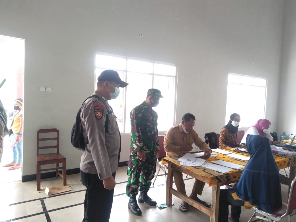 Serbuan Vaksin, Babinsa Desa Mojolegi Boyolali  Lakukan Pendampingan Pada Masyarakat
