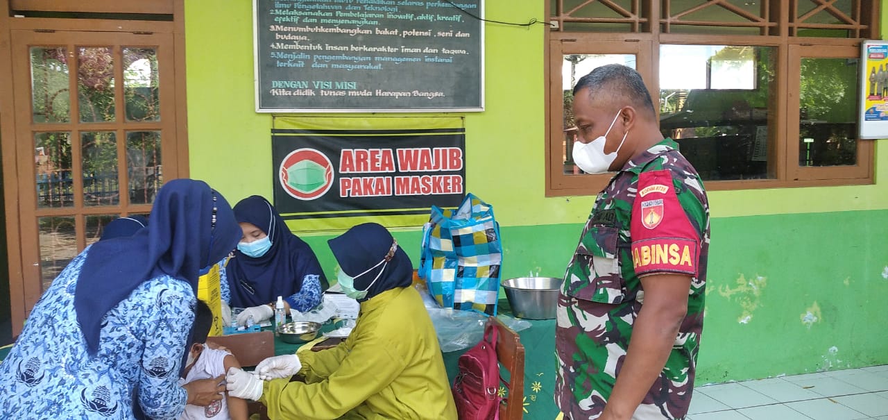 Kodim Sragen - Babinsa Genengduwur Semangati Siswa SD Laksanakan BIAS